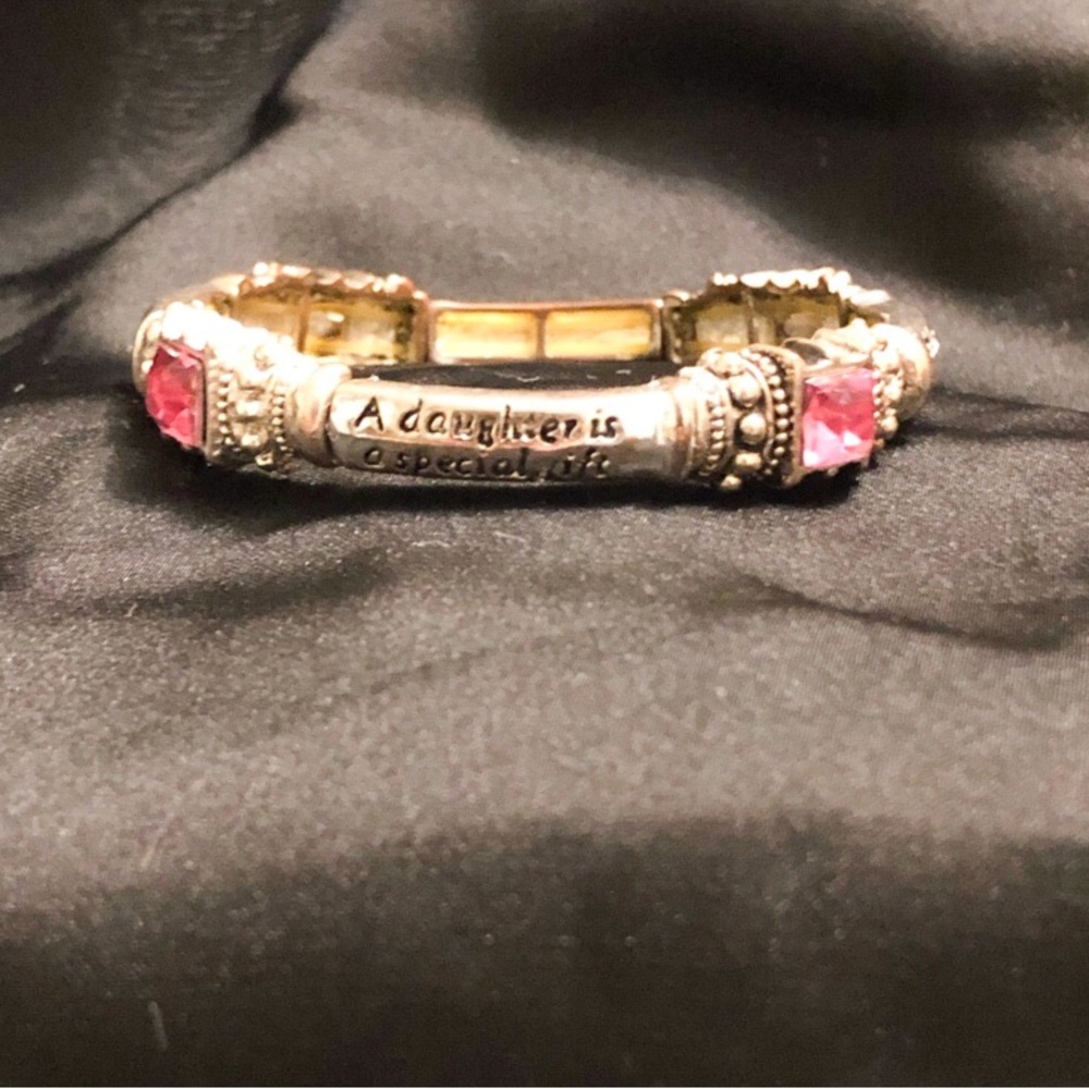 ⭐️ Used “A Daughter Is A Special Gift” bracelet